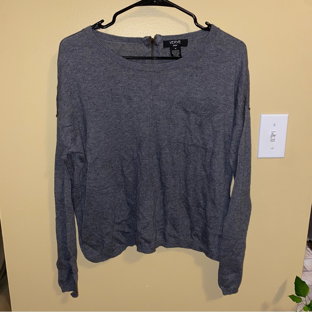 Simple and lightweight long sleeve gray sweater / blouse